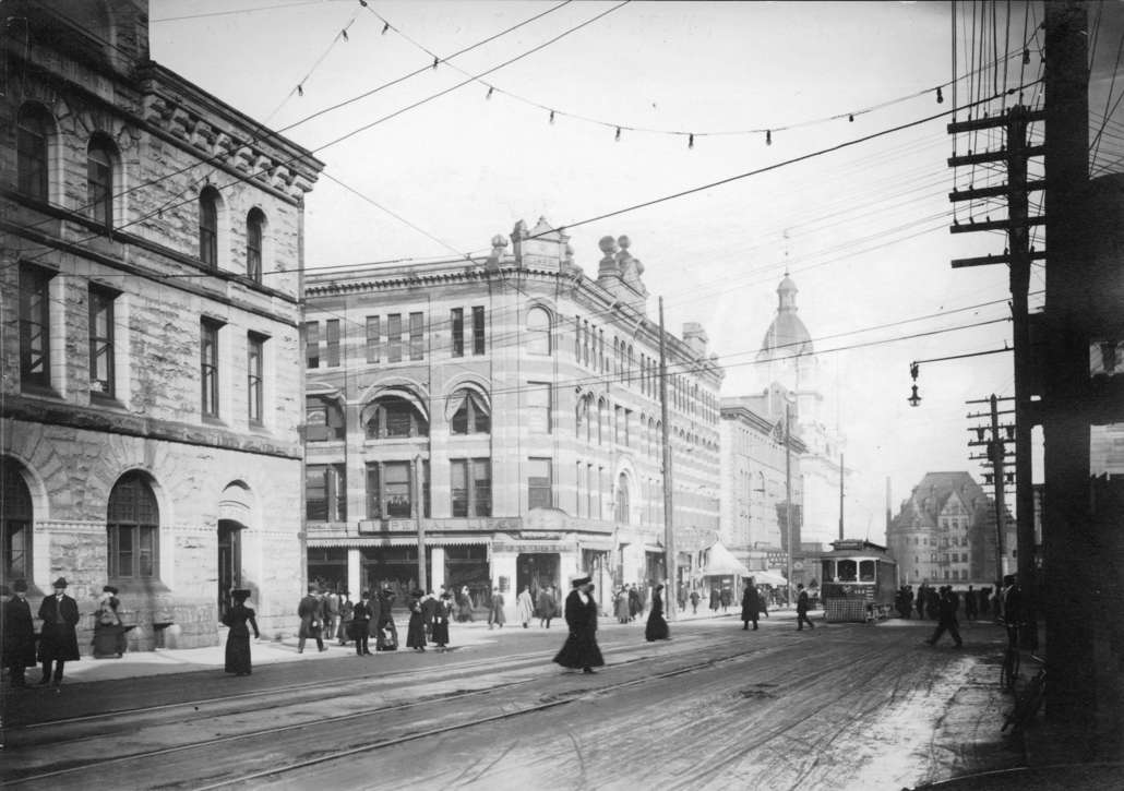 streetcar_at_the_corner_of_granville_and_pender_in_old_vancouver